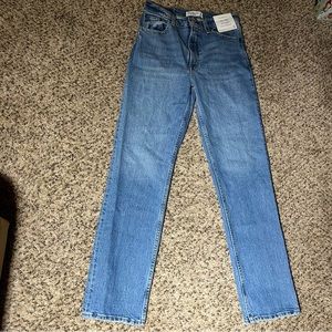 NWT ABERCROMBIE 90’s Ultra High Rise Straight Jean